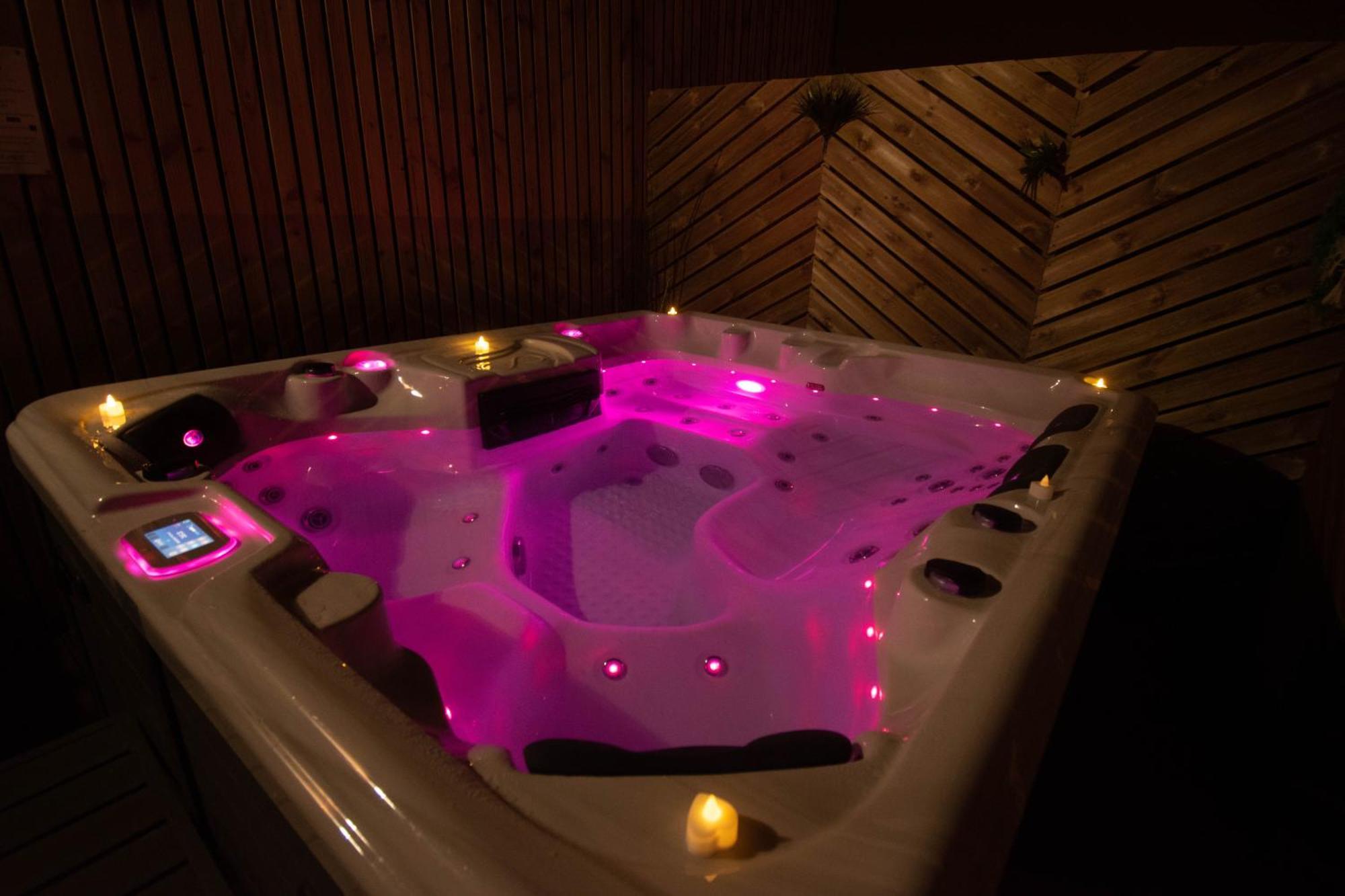 Studio Les 2 Fees - Jacuzzi - Deco Feerique Montfort-sur-Meu Exterior photo